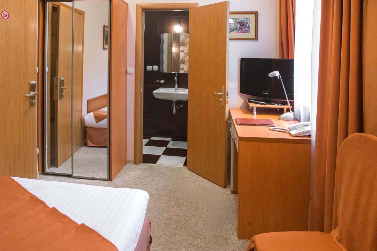 Economy Room In Hotel Eney Leopoli Esterno foto