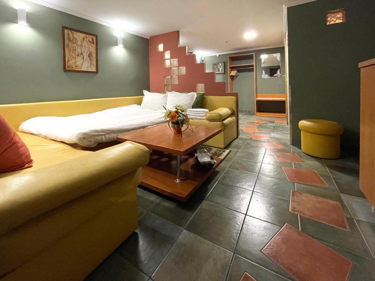 Economy Room In Hotel Eney Leopoli Esterno foto