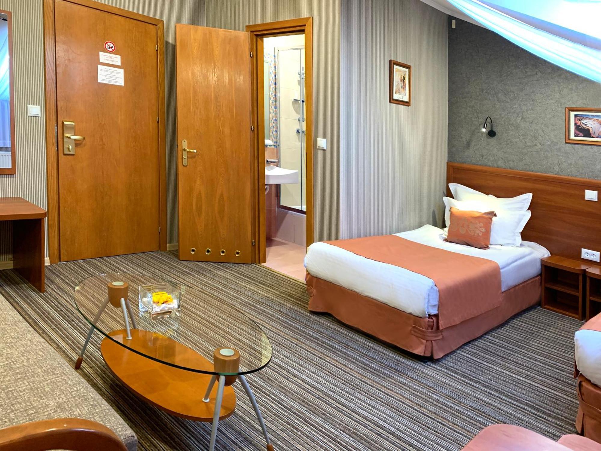 Economy Room In Hotel Eney Leopoli Camera foto