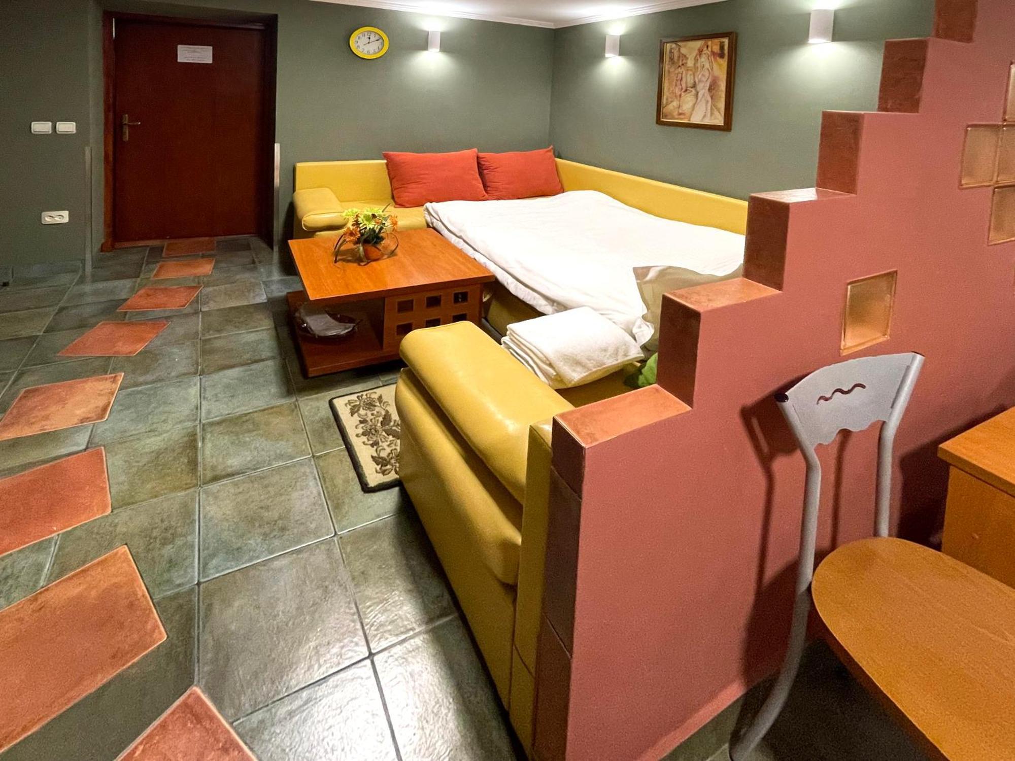 Economy Room In Hotel Eney Leopoli Camera foto
